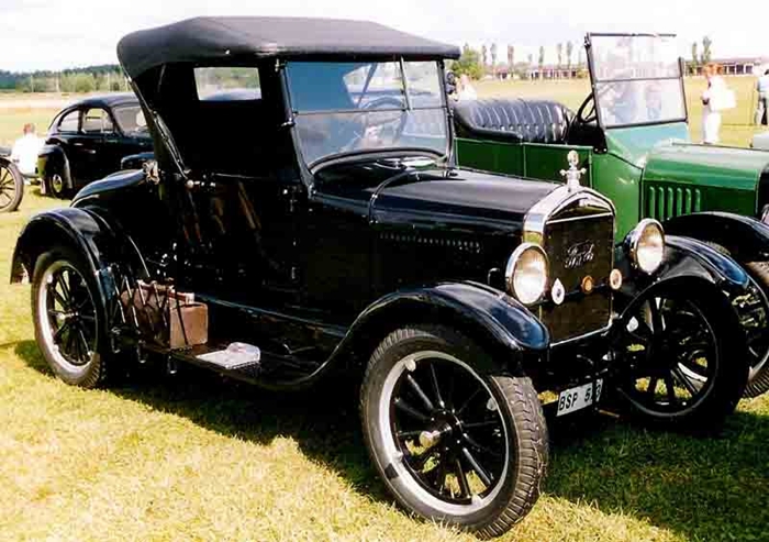 Unlike the Speedway replica the original 1927 Model T roadsters had only 20